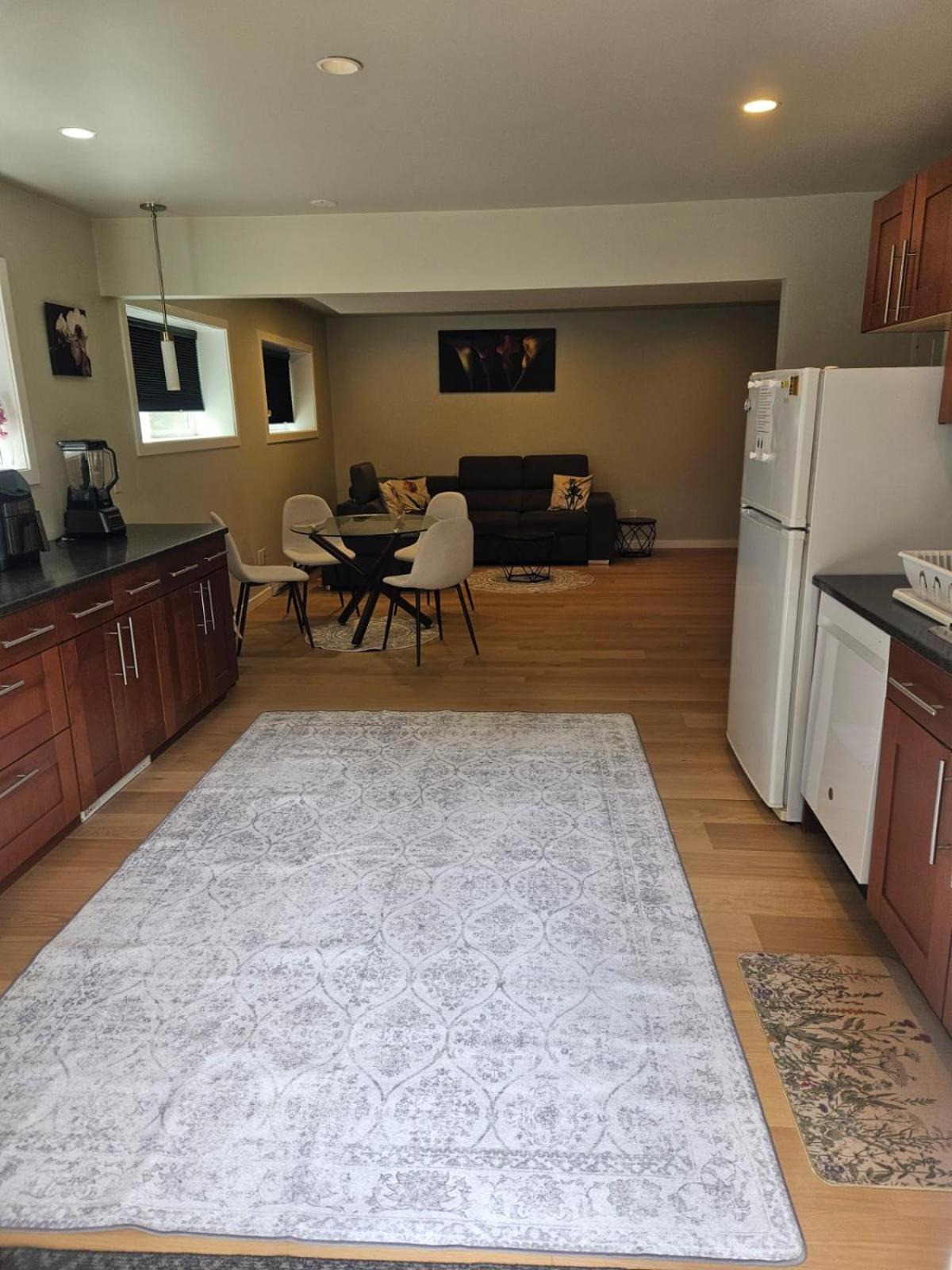 Lovely 1 Bedroom Suite Near Town Victoria Exterior foto